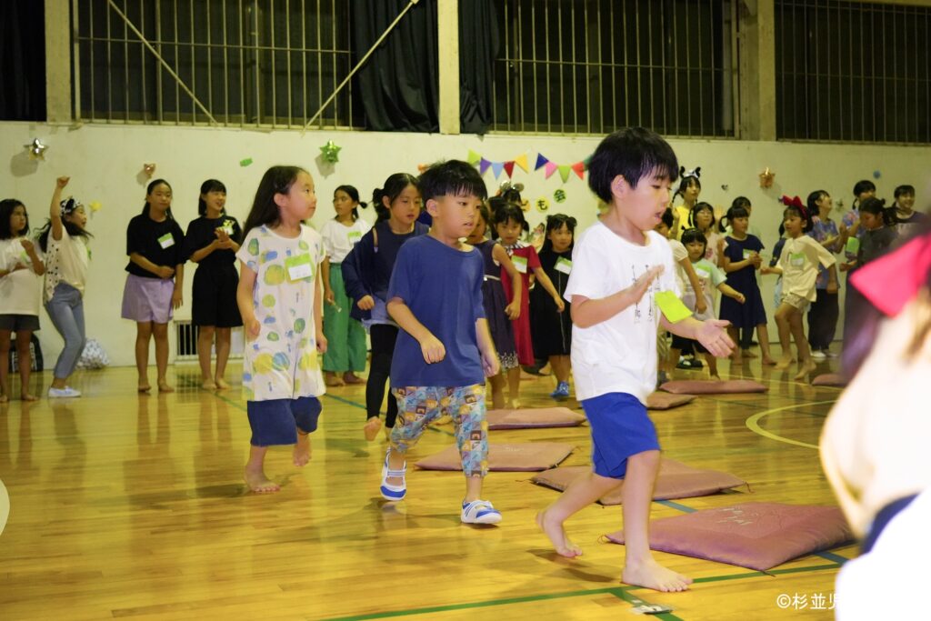 杉児合宿名物「座布団取りゲーム」